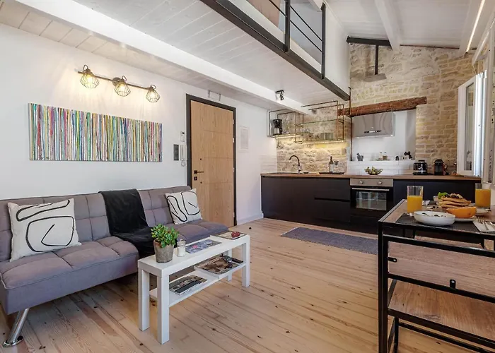 Art Loft Venetian Well